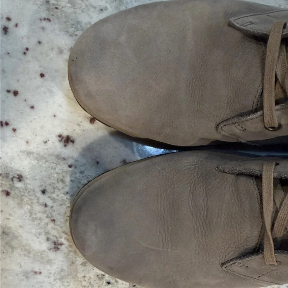 Columbia Men's Tan Soft SuedeLeather Boots.